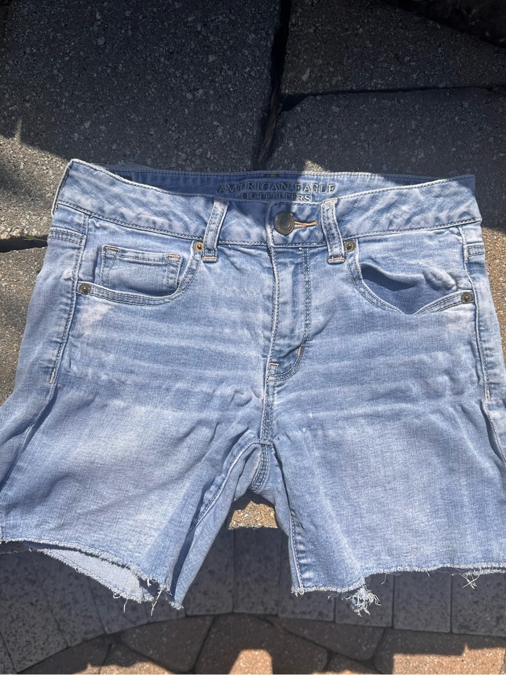 American Eagle Light Wash Distressed Denim Shorts Raw Hem- Midi Style